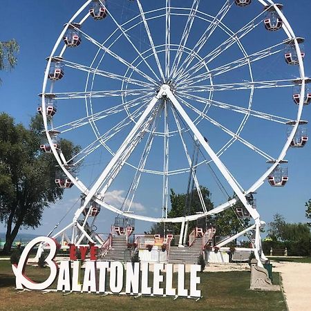 Francoise Szallo Balatonlelle Exteriér fotografie