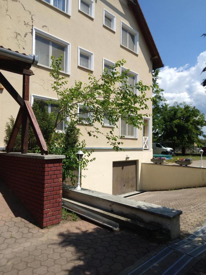 Francoise Szallo Balatonlelle Exteriér fotografie
