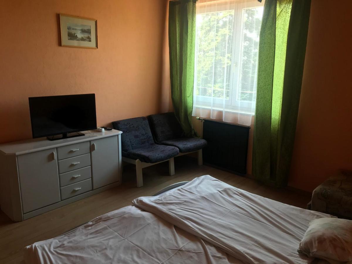 Francoise Szallo Balatonlelle Exteriér fotografie